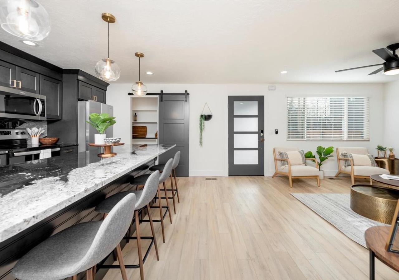Mid Century Modern Boise-River Bungalow W/ Hot Tub Esterno foto